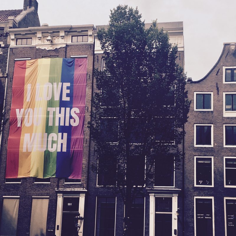 Pride on kansainvälinen tapahtuma, jota vietetään ympäri maailmaa. Kuva on Amsterdamista vuodelta 2028.