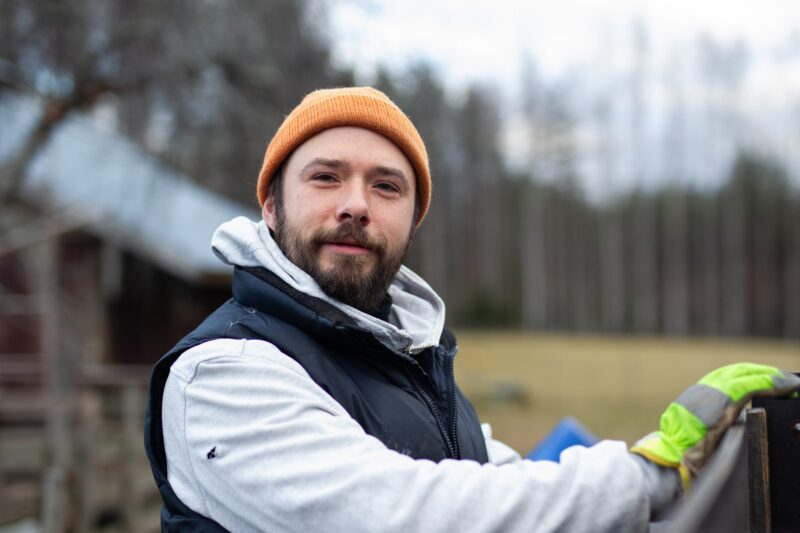 Puolikuva Jon Silénistä.