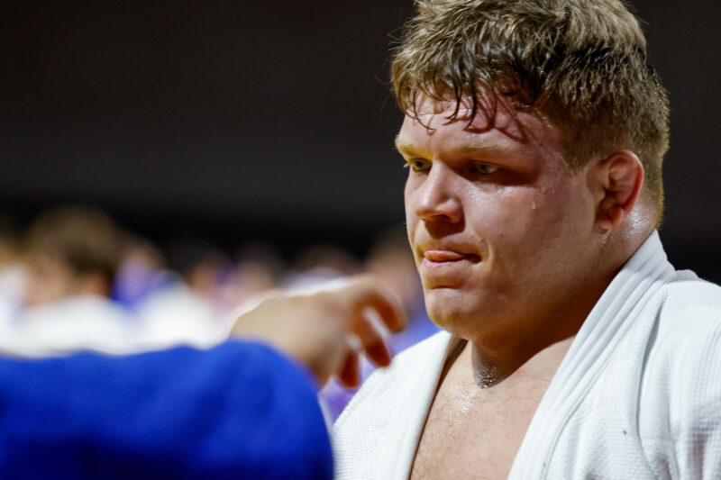 Lähikuva Olympiajudoka Puumalaisen hikisistä kasvoista.