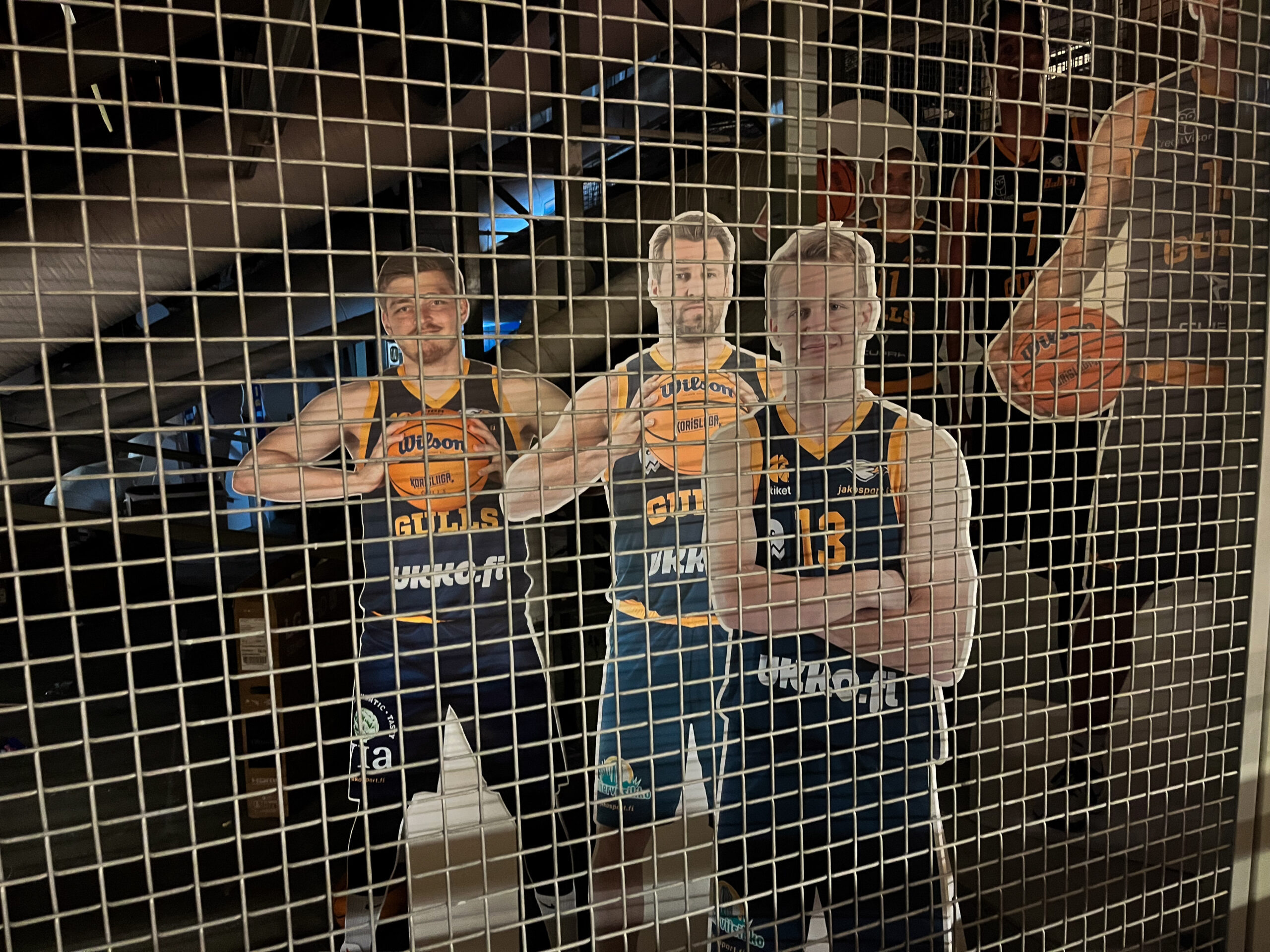 Helsinki Seagullsin pelaajien pahvihahmot varastossa